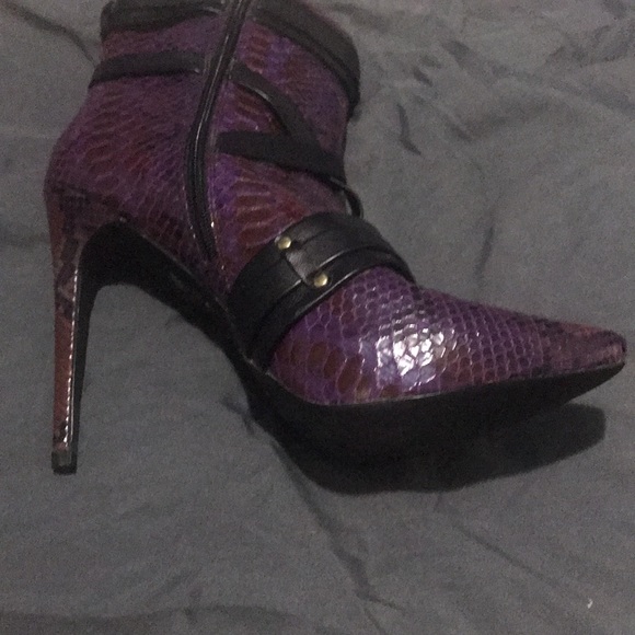 Scene purple snake skin high heel boots. - Picture 4 of 4
